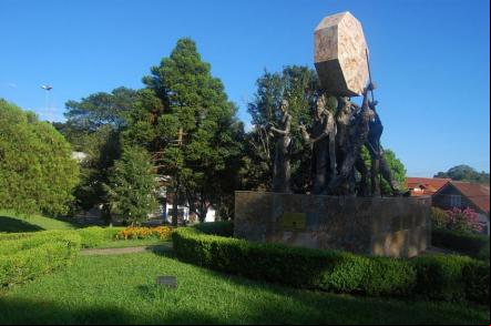 Monumento aos Imigrantes na `Pra