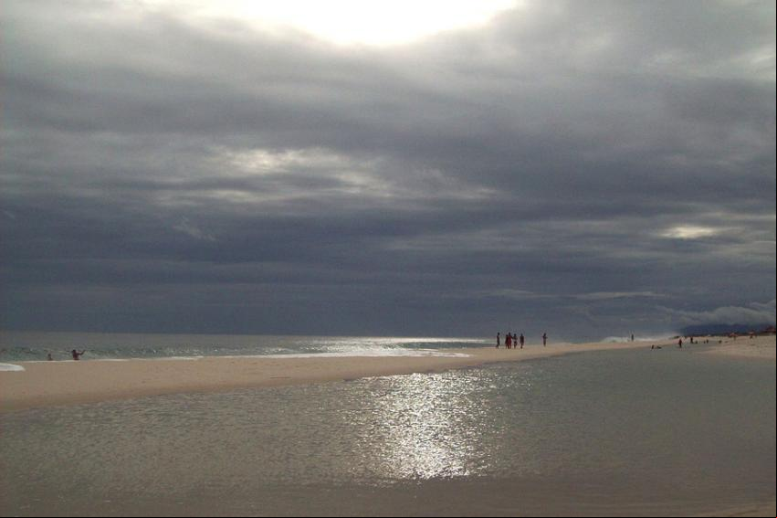 Fim de tarde nublada na Praia de Vilatur - Foto: Juh Oliveira87 (Licen