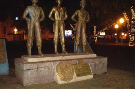 Monumento em homenagem aos herois da II guerra mundial - Foto: Andrevruas (Licen
