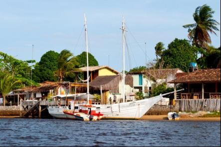 Travessia de barco pelo Rio Cara