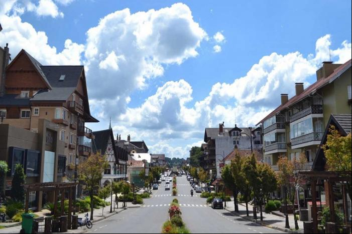 Uma das principais avenidas de Gramado (RS) foi revitalizada com aporte do MTur. Cr